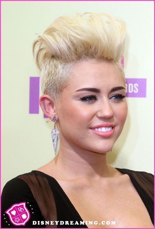 Miley Cyrus de cabelo curto